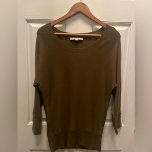 PRE-OWNED LOFT WOMEN'S OLIVE GREEN CREW NECK SWEATER- SMALL